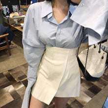Load image into Gallery viewer, DEAT 2020 new summer and autumn turn-down collar lantern sleeves single breasted loose wide shirt female blouse korea styles